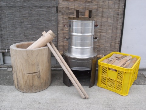 木製の臼と杵、餅つき用品一式のレンタルは柴田へ | 臼と杵の手作り