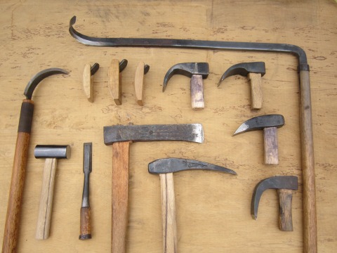 木臼作りの手道具
